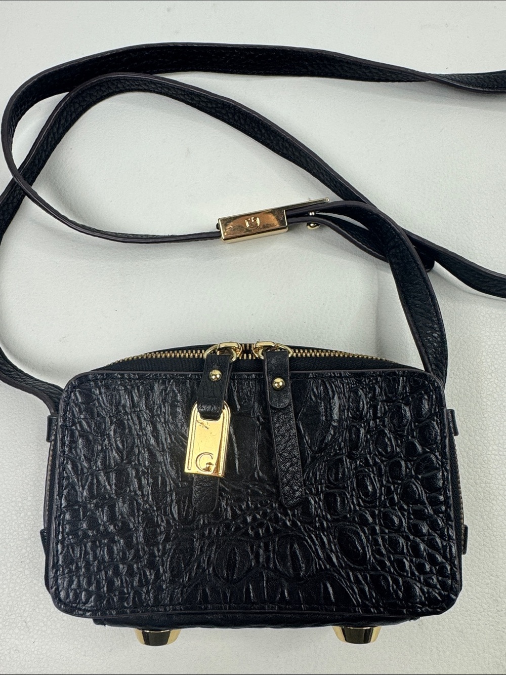 G.I.L.I. Black Croc-Embossed Crossbody Gold Hardware Dual zippers Adjustable
